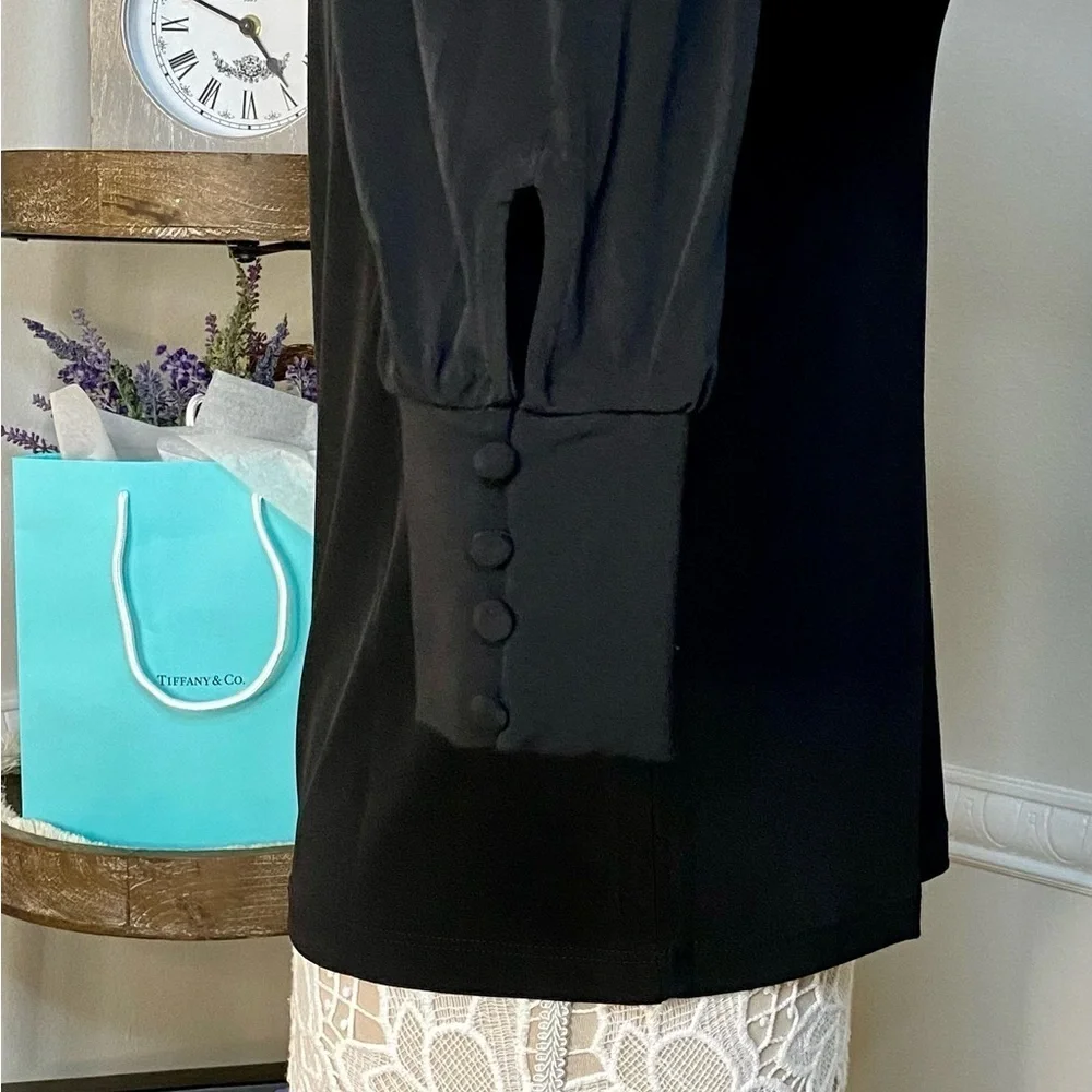 🌸CLEARANCE - Tahari Blouse - C4🖤
